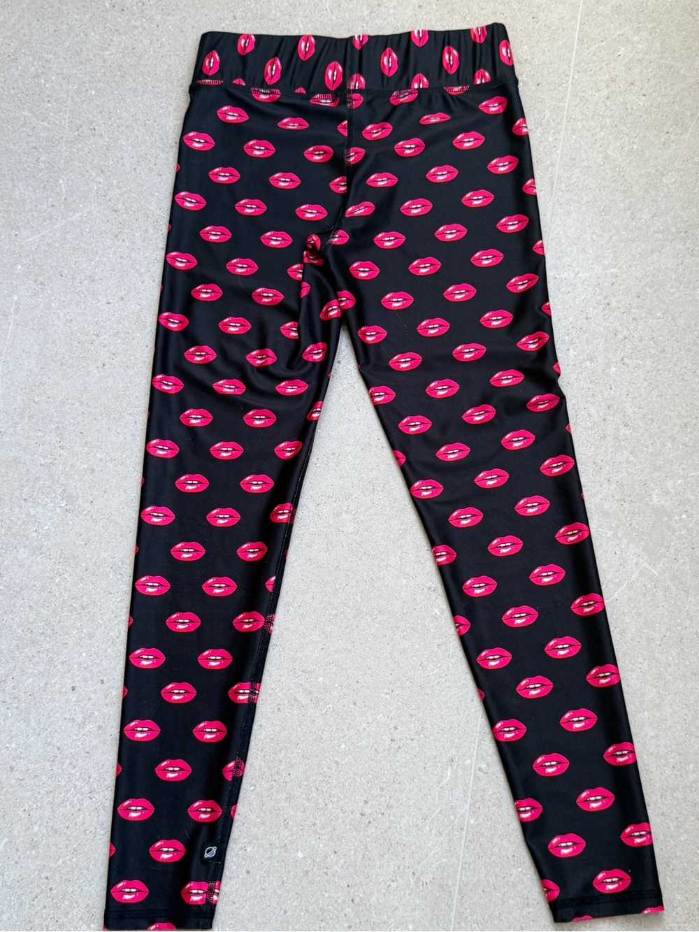Terez Black Leggings with Bright Pink Lip Print